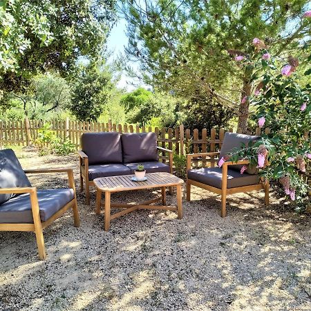 Villa L'Arbre à soleil Aigues-Vives  Esterno foto