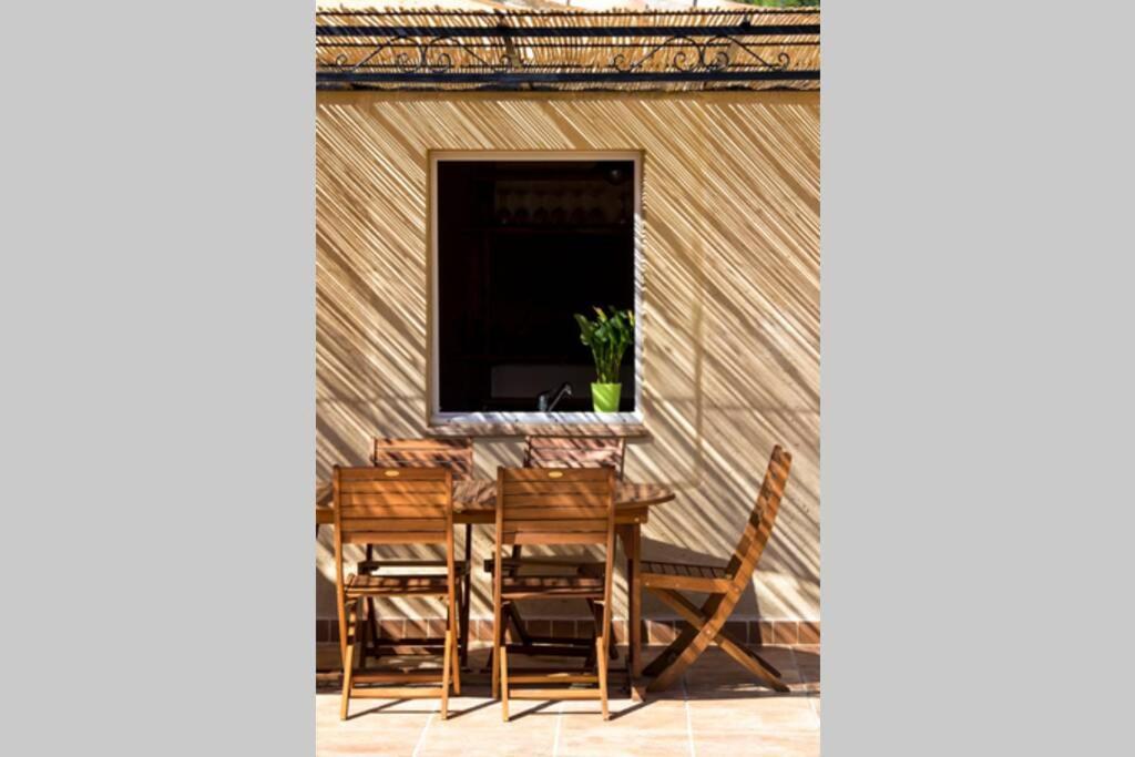 Villa L'Arbre à soleil Aigues-Vives  Esterno foto
