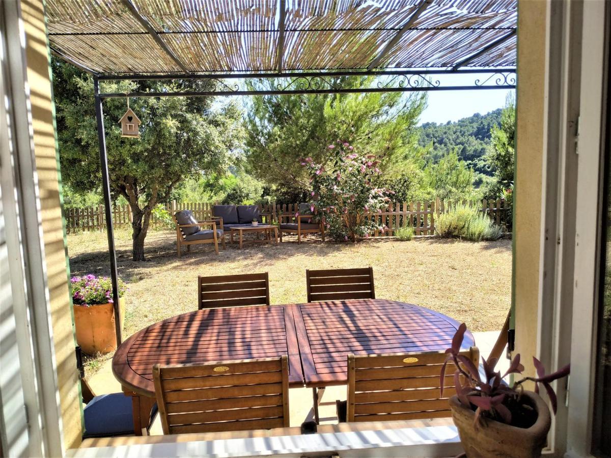 Villa L'Arbre à soleil Aigues-Vives  Esterno foto